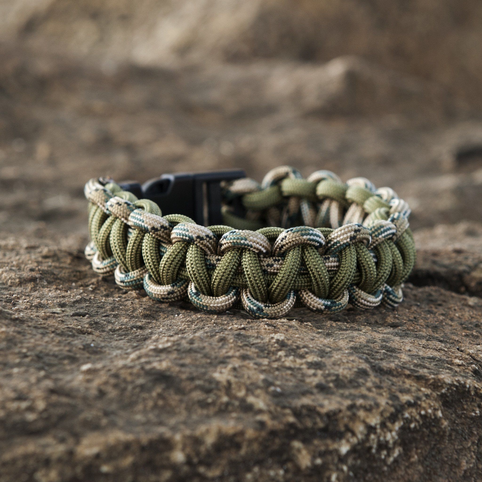 Christmas Camo Red Green Paracord 100 Foot - Survival Kit Rope By Elwood